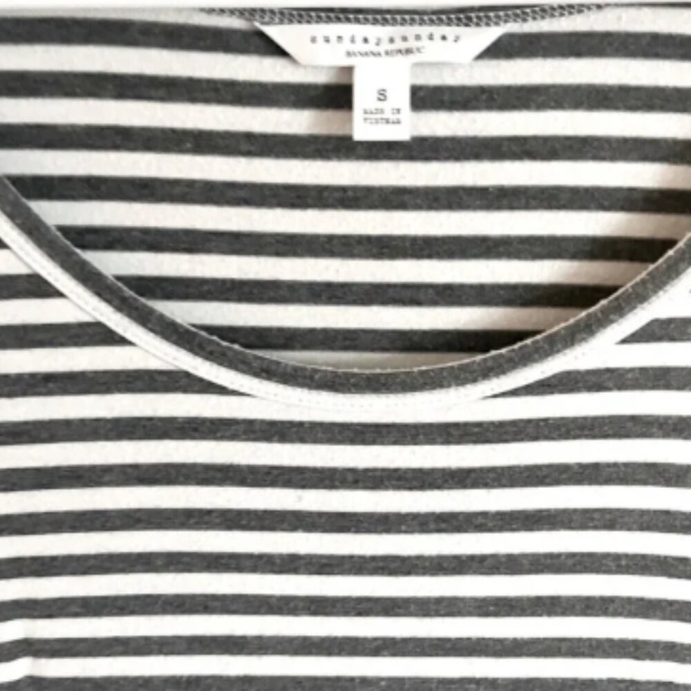 Banana Republic Women’s Long Sleeve Striped Top Size S - Picture 2 of 3